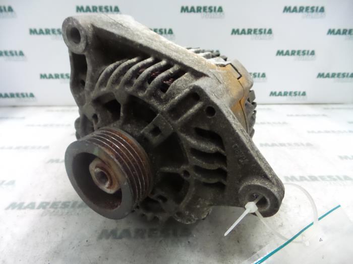 Gebruikte Dynamo Peugeot 306 (7B) 1.4 SL,SR Prijs € 40,00 Margeregeling aangeboden door Maresia Parts