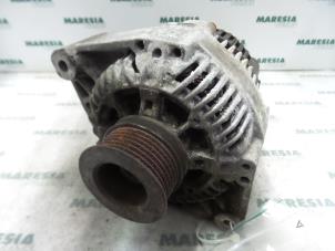 Gebruikte Alternator Renault Safrane II 2.0 16V RTE,RXE Prijs € 40,00 Margeregeling aangeboden door Maresia Parts