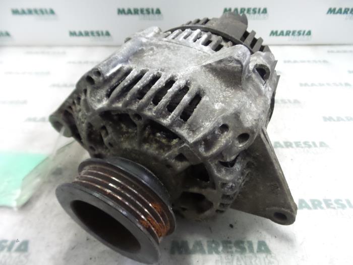 Gebruikte Dynamo Renault Safrane I 2.1 RN,DT,Manoir Prijs € 50,00 Margeregeling aangeboden door Maresia Parts