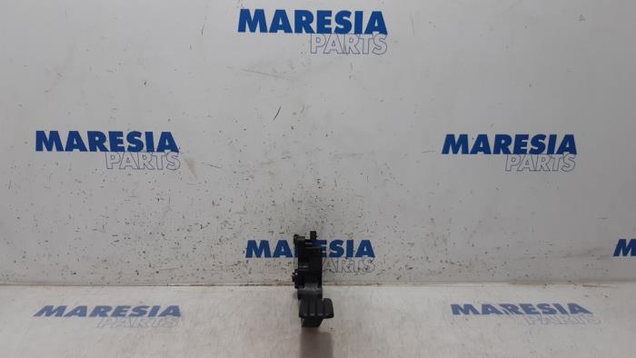 Gebruikte Gaspedaalpositie Sensor Renault Trafic (1FL/2FL/3FL/4FL) 1.6 dCi 95 Prijs € 42,29 Inclusief btw aangeboden door Maresia Parts