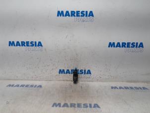 Gebruikte Ruitensproeierpomp voor Fiat 500 (312) 1.2 Prijs € 15,00 Margeregeling aangeboden door Maresia Parts