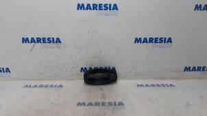 Gebruikte Deurgreep 2Deurs rechts Fiat Doblo Cargo (263) 1.3 MJ 16V Euro 4 Prijs € 22,99 Inclusief btw aangeboden door Maresia Parts