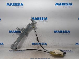 Gebruikte Raammechaniek 4Deurs links-achter Renault Megane III Grandtour (KZ) 1.4 16V TCe 130 Prijs € 40,00 Margeregeling aangeboden door Maresia Parts