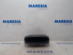 Gebruikte Display Interieur Renault Megane III Grandtour (KZ) 1.4 16V TCe 130 Prijs € 35,00 Margeregeling aangeboden door Maresia Parts