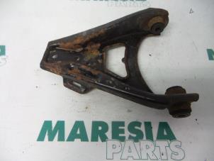 Gebruikte Draagarm onder links-voor Renault Express/Rapid/Extra 1.9 D Prijs € 25,00 Margeregeling aangeboden door Maresia Parts