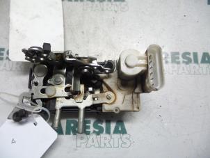 Gebruikte Deurslot Mechaniek 4Deurs rechts-voor Fiat Multipla (186) 1.9 JTD 110 Prijs € 25,00 Margeregeling aangeboden door Maresia Parts