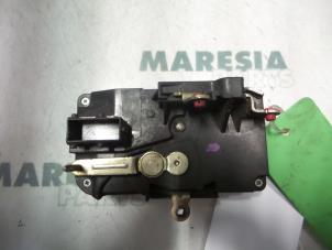 Gebruikte Deurslot Mechaniek 4Deurs rechts-voor Peugeot Expert (224) 1.9TD Prijs € 25,00 Margeregeling aangeboden door Maresia Parts