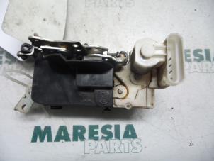 Gebruikte Portierslot Mechaniek 4Deurs rechts-achter Fiat Multipla (186) 1.9 JTD 110 Prijs € 25,00 Margeregeling aangeboden door Maresia Parts