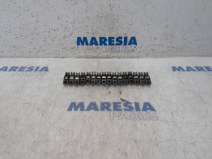 Tuimelaar van een Renault Trafic New (FL) 2.0 dCi 16V 90 2008