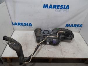 Gebruikte Tank Peugeot 208 II (UB/UH/UP) 1.2 Vti 12V PureTech 100 Prijs € 262,50 Margeregeling aangeboden door Maresia Parts