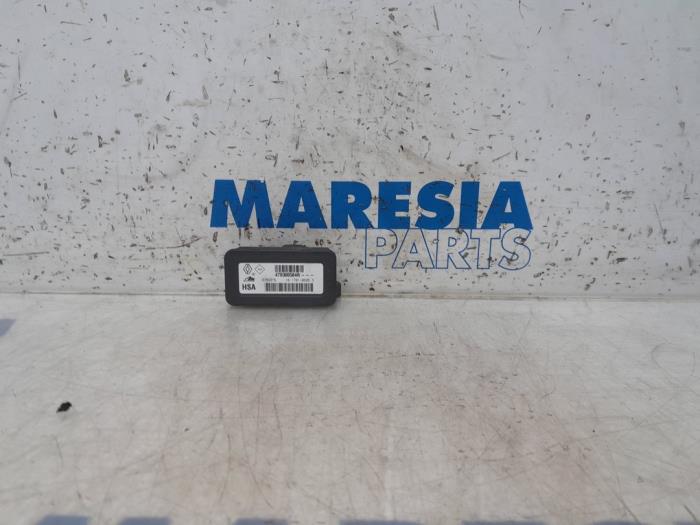 Gebruikte Computer esp Renault Megane III Grandtour (KZ) 1.2 16V TCE 115 Prijs € 105,00 Margeregeling aangeboden door Maresia Parts