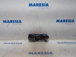 Gebruikte Deurgreep 4Deurs rechts-achter Renault Megane III Grandtour (KZ) 1.2 16V TCE 115 Prijs € 35,00 Margeregeling aangeboden door Maresia Parts