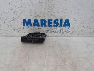 Gebruikte Kaartlezer (slot) Renault Megane III Grandtour (KZ) 1.2 16V TCE 115 Prijs € 25,00 Margeregeling aangeboden door Maresia Parts