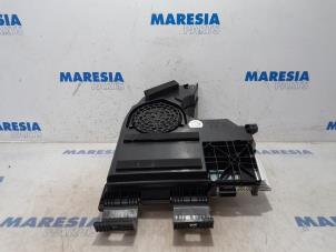 Gebruikte Subwoofer Citroen DS3 Cabrio (SB) 1.6 16V VTS THP Prijs € 79,00 Margeregeling aangeboden door Maresia Parts