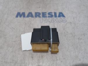 Gebruikte Relais Voorgloei Citroen DS3 (SA) 1.4 HDi Prijs € 15,00 Margeregeling aangeboden door Maresia Parts