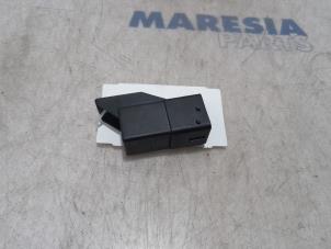 Gebruikte Relais Citroen DS3 (SA) 1.4 HDi Prijs € 15,00 Margeregeling aangeboden door Maresia Parts