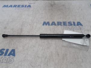 Gebruikte Gasveer rechts-achter Citroen DS3 (SA) 1.4 HDi Prijs € 12,50 Margeregeling aangeboden door Maresia Parts