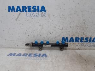Gebruikte Injector brug Peugeot 3008 I (0U/HU) 1.6 HDiF 16V Prijs € 30,00 Margeregeling aangeboden door Maresia Parts