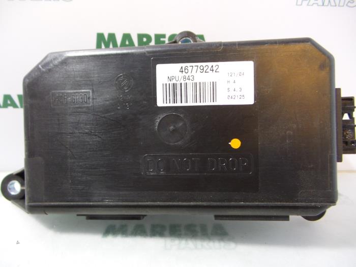 Gebruikte Computer Diversen Lancia Ypsilon (843) 1.3 JTD 16V Multijet Prijs € 35,00 Margeregeling aangeboden door Maresia Parts