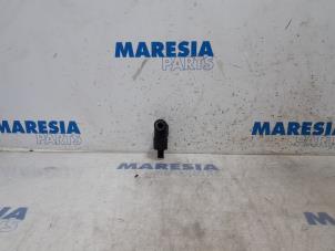 Gebruikte Ruitensproeierpomp voor Citroen DS3 Cabrio (SB) 1.6 16V VTS THP Prijs € 10,00 Margeregeling aangeboden door Maresia Parts