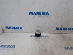 Gebruikte Kachel Weerstand Renault Clio IV (5R) 0.9 Energy TCE 90 12V Prijs € 24,95 Margeregeling aangeboden door Maresia Parts