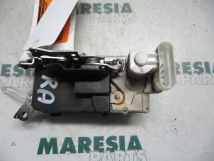 Gebruikte Deurslot Mechaniek 4Deurs rechts-achter Fiat Multipla (186) 1.9 JTD 110 Prijs € 30,25 Inclusief btw aangeboden door Maresia Parts