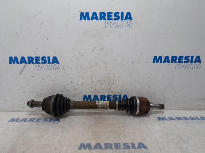 Gebruikte Aandrijfas links-voor Peugeot Partner (GC/GF/GG/GJ/GK) 1.6 HDI 90 Prijs € 36,29 Inclusief btw aangeboden door Maresia Parts
