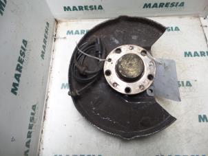 Gebruikte Asschenkel links-achter Alfa Romeo 156 Sportwagon (932) 1.9 JTD 16V Prijs € 35,00 Margeregeling aangeboden door Maresia Parts