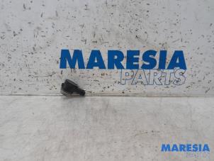 Gebruikte Sensor PDC Citroen C4 Cactus (0B/0P) 1.2 PureTech 110 12V Prijs € 20,00 Margeregeling aangeboden door Maresia Parts