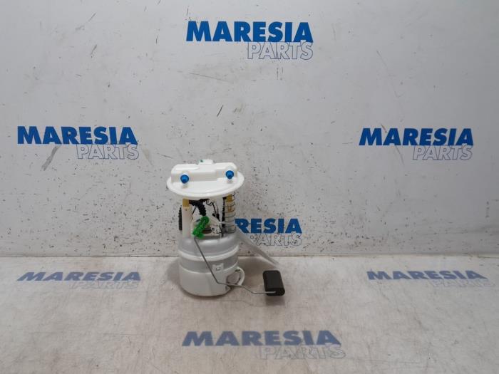 Brandstofpomp Elektrisch van een Renault Clio IV (5R) 0.9 Energy TCE 90 12V 2015