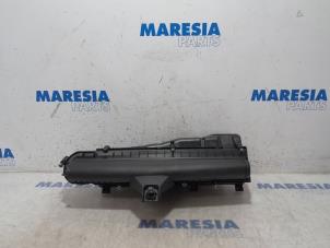 Gebruikte Luchtfilterhuis Peugeot 308 SW (4E/H) 1.4 VTI 16V Prijs € 25,00 Margeregeling aangeboden door Maresia Parts