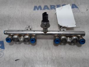 Gebruikte Injector brug Peugeot 3008 I (0U/HU) 1.6 16V THP 155 Prijs € 50,00 Margeregeling aangeboden door Maresia Parts