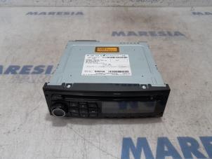 Gebruikte Radio CD Speler Peugeot 208 I (CA/CC/CK/CL) 1.0 Vti 12V PureTech Prijs € 75,00 Margeregeling aangeboden door Maresia Parts