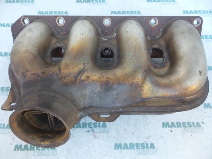 Gebruikte Spruitstuk Uitlaat Peugeot 206 (2A/C/H/J/S) 2.0 GTI 16V Prijs € 50,00 Margeregeling aangeboden door Maresia Parts