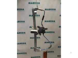 Gebruikte Raammechaniek 4Deurs rechts-voor Peugeot 406 (8B) 1.8 16V Prijs € 19,99 Margeregeling aangeboden door Maresia Parts