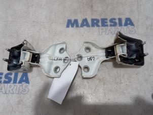 Gebruikte Scharnier deur links-achter Citroen Jumpy 2.0 Blue HDI 120 Prijs € 60,50 Inclusief btw aangeboden door Maresia Parts