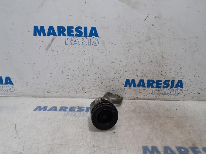 Gebruikte Zuiger Citroen C4 Picasso (3D/3E) 1.6 e-Hdi, BlueHDi 115 Prijs € 50,00 Margeregeling aangeboden door Maresia Parts