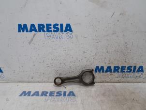 Gebruikte Drijfstang Citroen C4 Picasso (3D/3E) 1.6 e-Hdi, BlueHDi 115 Prijs € 40,00 Margeregeling aangeboden door Maresia Parts