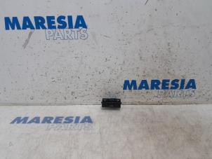 Gebruikte Schakelaar Citroen Jumpy 2.0 Blue HDI 120 Prijs € 24,20 Inclusief btw aangeboden door Maresia Parts