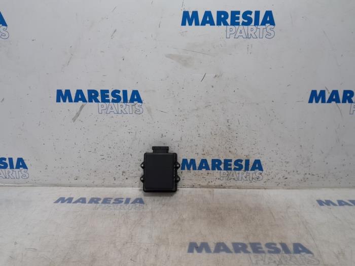 Gebruikte Tuningchip Renault Clio III (BR/CR) 1.2 16V TCe 100 Prijs € 50,00 Margeregeling aangeboden door Maresia Parts