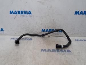 Gebruikte Radiateurslang DS Automobiles DS 3/Crossback (UC/UJ/UR) 1.2 12V PureTech 130 Prijs € 36,30 Inclusief btw aangeboden door Maresia Parts