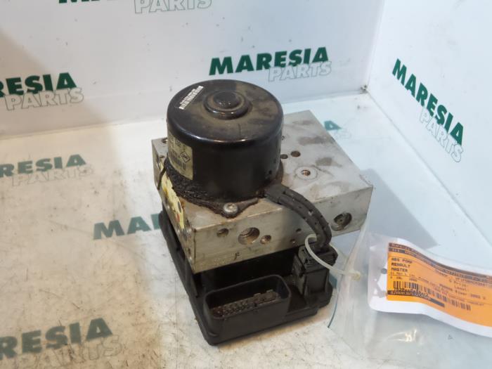 Gebruikte ABS Pomp Renault Master II (FD/HD) 2.5 dCi 16V Prijs € 190,58 Inclusief btw aangeboden door Maresia Parts