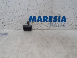 Gebruikte Ruitensproeier voor DS Automobiles DS 3/DS 3 Crossback 1.2 12V PureTech 130 Prijs € 12,10 Inclusief btw aangeboden door Maresia Parts