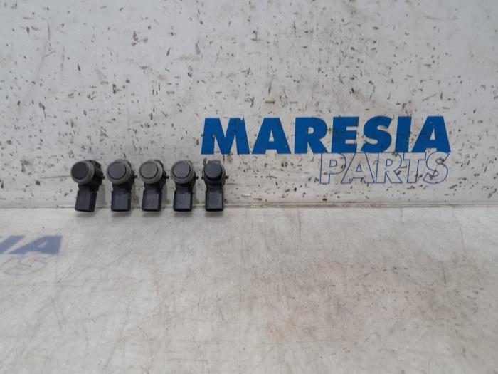 Gebruikte PDC Sensor Set Opel Vivaro 2.0 CDTI 122 Prijs € 127,05 Inclusief btw aangeboden door Maresia Parts