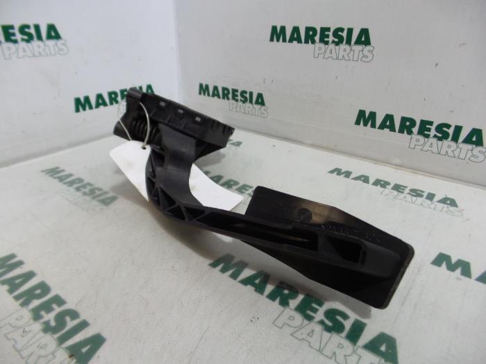 Gebruikte Gaspedaalpositie Sensor Fiat Grande Punto (199) 1.4 16V Prijs € 15,00 Margeregeling aangeboden door Maresia Parts