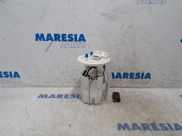 Gebruikte Tank element Pomp Fiat Punto III (199) 0.9 TwinAir Turbo 100 Prijs € 40,00 Margeregeling aangeboden door Maresia Parts