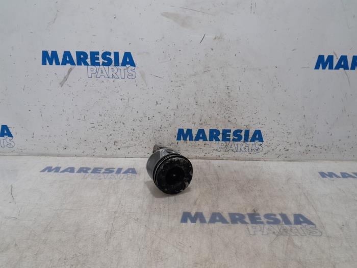 Gebruikte Zuiger Lancia Delta (844) 1.6 D Multijet 16V 120 Prijs € 50,00 Margeregeling aangeboden door Maresia Parts