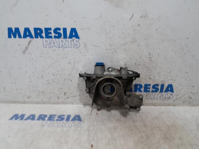 Gebruikte Oliepomp Lancia Delta (844) 1.6 D Multijet 16V 120 Prijs € 65,00 Margeregeling aangeboden door Maresia Parts