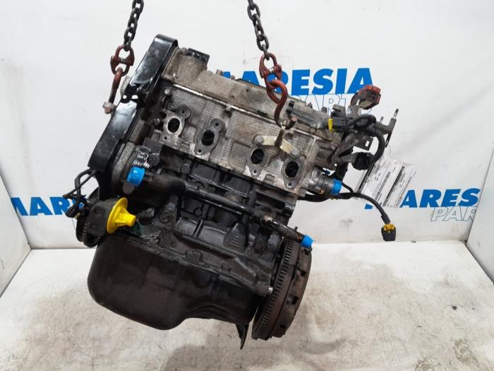 Motor van een Fiat 500 (312) 1.2 2008