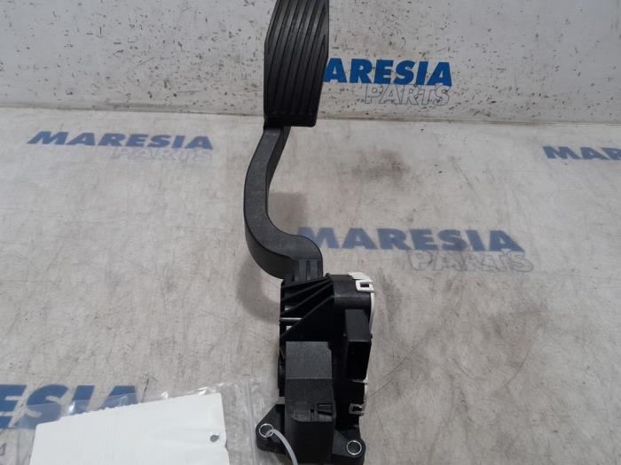 Gebruikte Sensor Gaspedaalpositie Fiat Punto III (199) 0.9 TwinAir Turbo 100 Prijs € 15,00 Margeregeling aangeboden door Maresia Parts